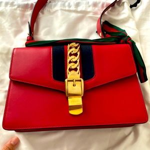 Gucci Sylvie Shoulder Bag Leather Medium